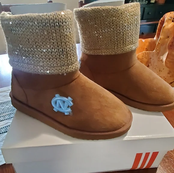 NWT Women's UNC Tar Heels Sweater Top Booties - Picture 4 of 8